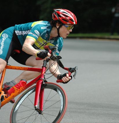 Lee riding her 'chili pepper' bike on a criterion